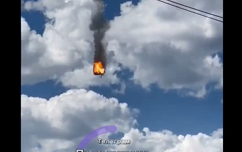 Phát nổ trên bầu trời Nga, trực thăng bốc cháy ngùn ngụt và rơi sát biên giới Ukraine